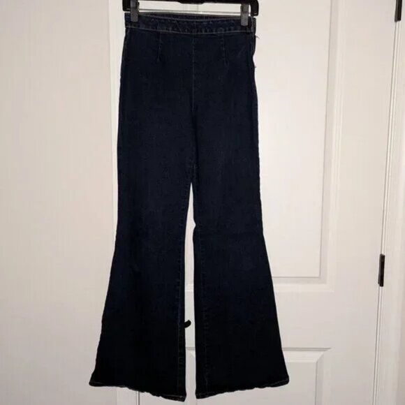 *3 FOR $9* Forever 21 Contemporary Side Zip Flared Leg Dark Rinse Wash Jeans 4 - Picture 1 of 2